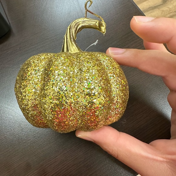 Pretty gold sparkling pumpkin 🎃 decor accent - Picture 6 of 10